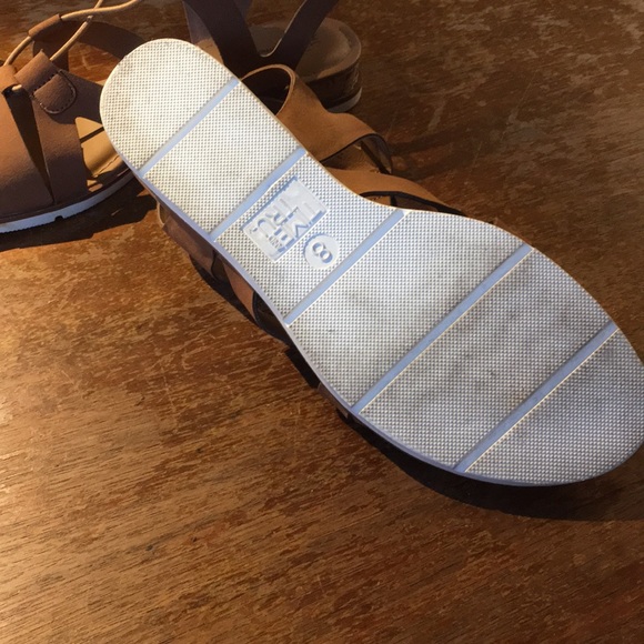 Brown Time & Tru size 8 sandals, worn once - Picture 2 of 3